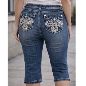 Nine West Blue Denim Capri Embroidered Flap Sequin Back Pocket Womens Size 12/31